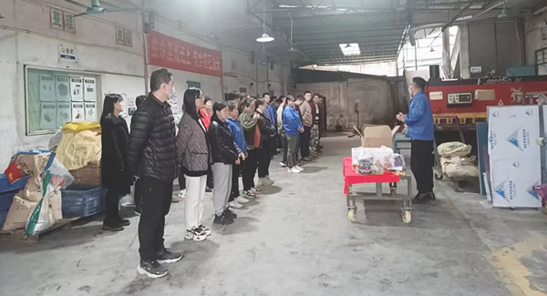 用心去孝敬，用愛去感恩--孝心無疆，愛滿廣有|廣有五金&東莞合頁?