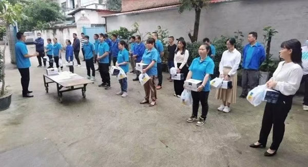 致敬勞動(dòng)者，感悟勞動(dòng)的意義|廣有五金&東莞合頁