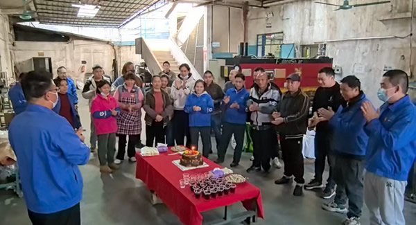 共筑溫馨生日會，凝聚和諧企業(yè)情|廣有五金&東莞合頁?